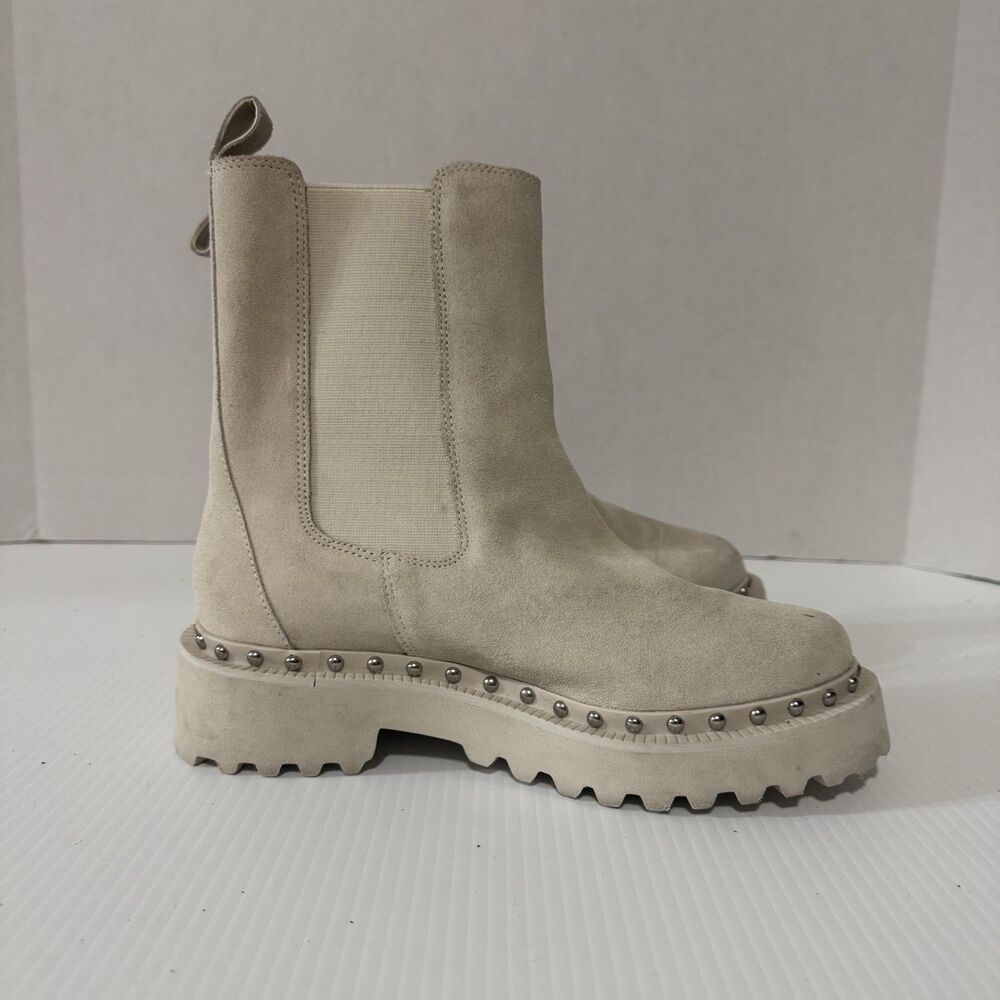 Vince Camuto Womens Meendey Chelsea Boots Milky White Verona Size 7.5 M / Studs